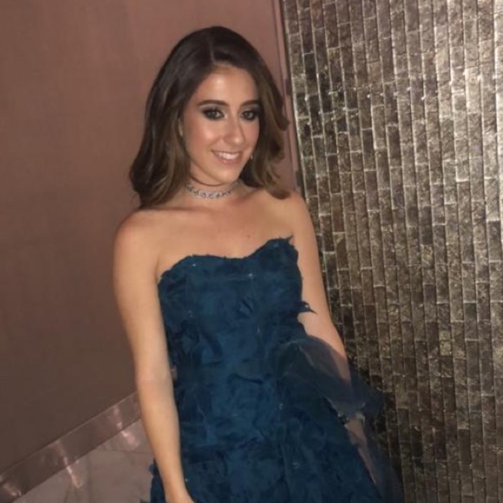 Meet your Posher, Claudia